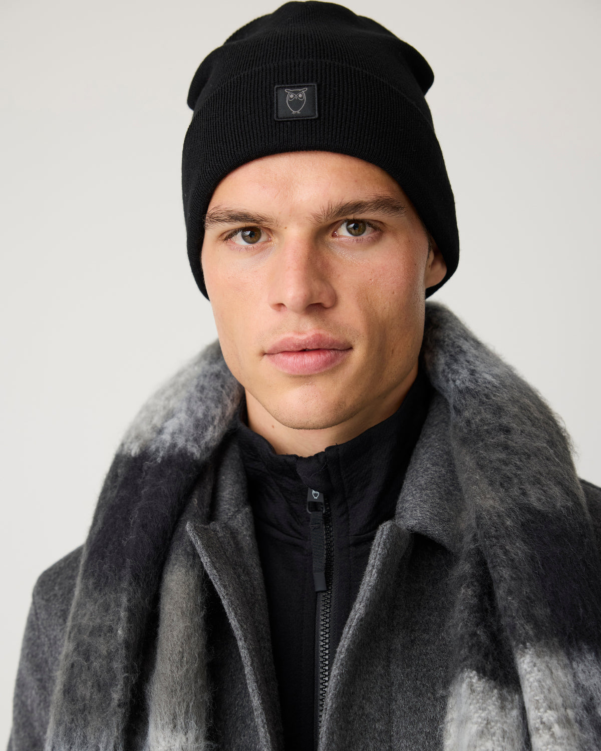 Merino double layer badge beanie - Black Jet