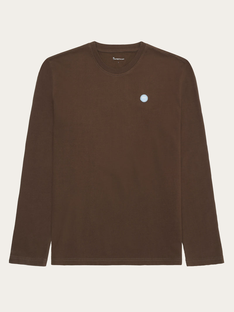 KnowledgeCotton Apparel - MEN Badge long sleeve Long Sleeves 1243 Demitasse (brown)