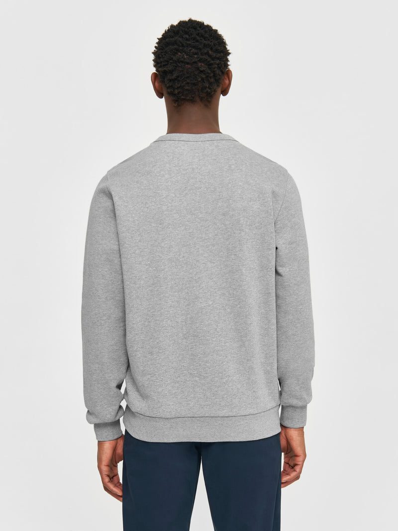 KnowledgeCotton Apparel - MEN Basic badge sweat Sweats 1012 Grey Melange