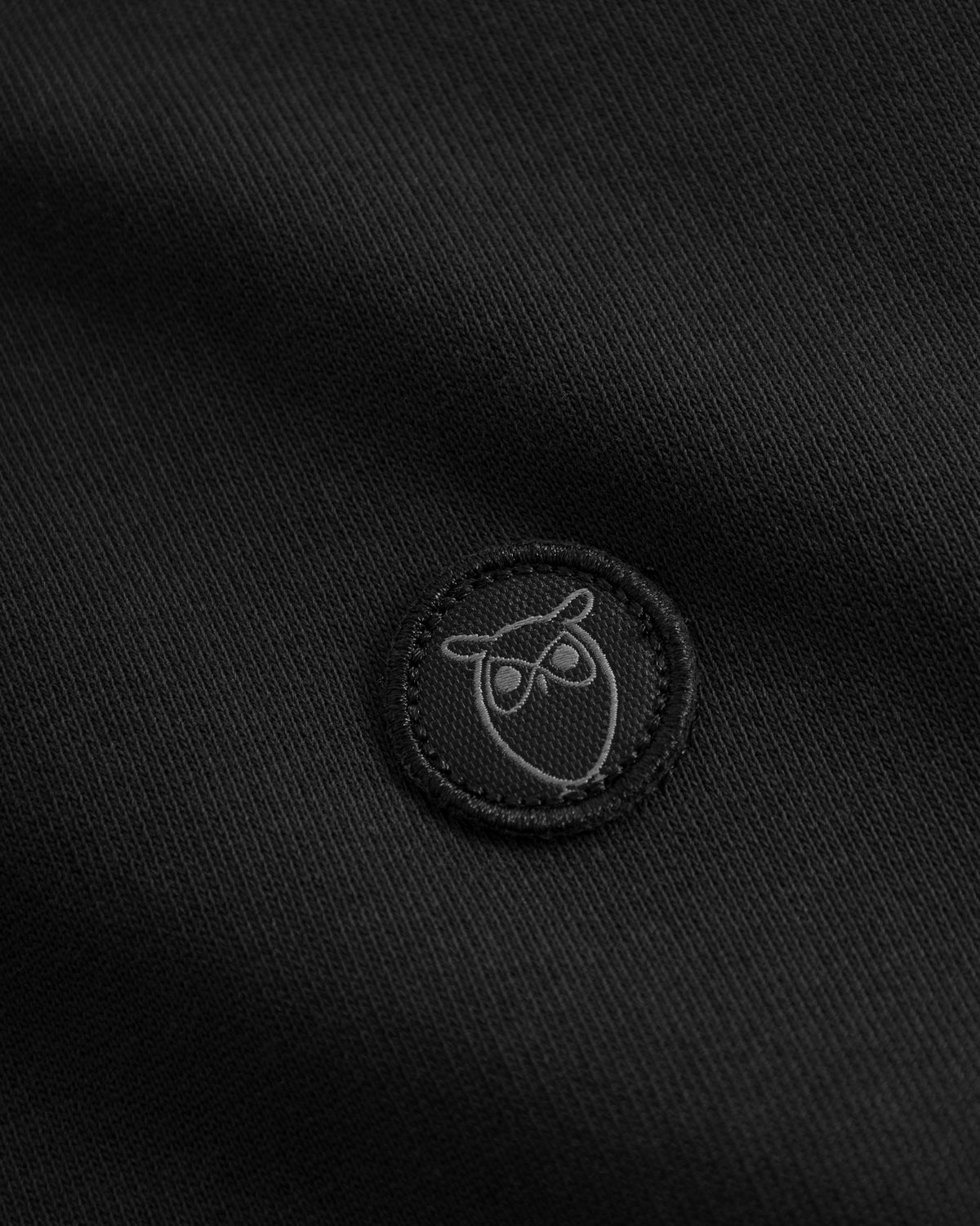 KnowledgeCotton Apparel - MEN Basic badge sweat Sweats 1300 Black Jet