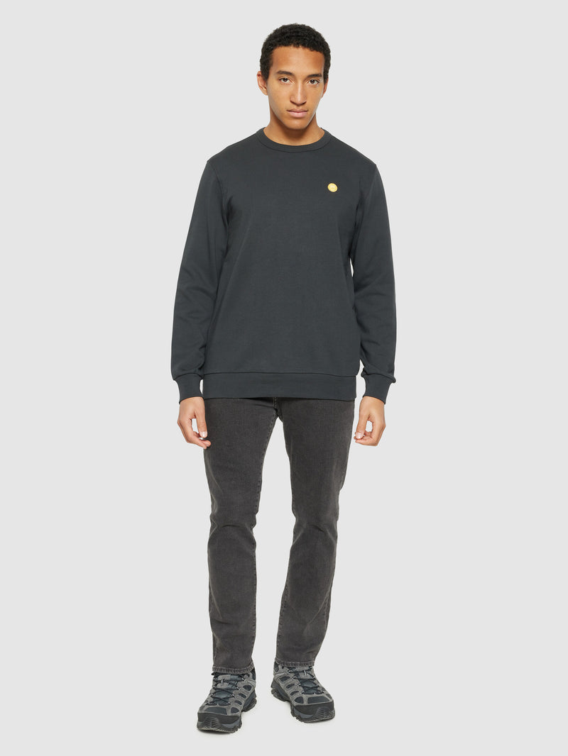 KnowledgeCotton Apparel - MEN Basic badge sweat Sweats 6031 Phantom