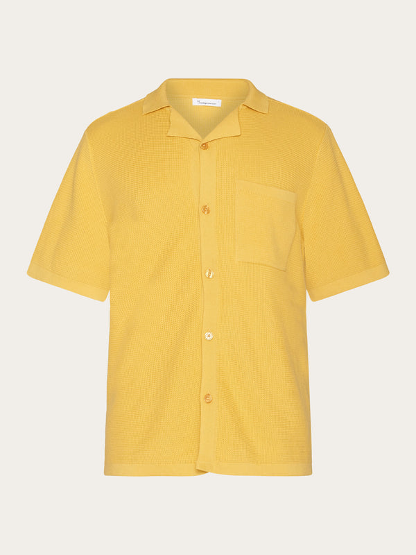 KnowledgeCotton Apparel - MEN Boxy short sleeve structured knitted shirt - GOTS/Vegan Knits 1429 Misted Yellow