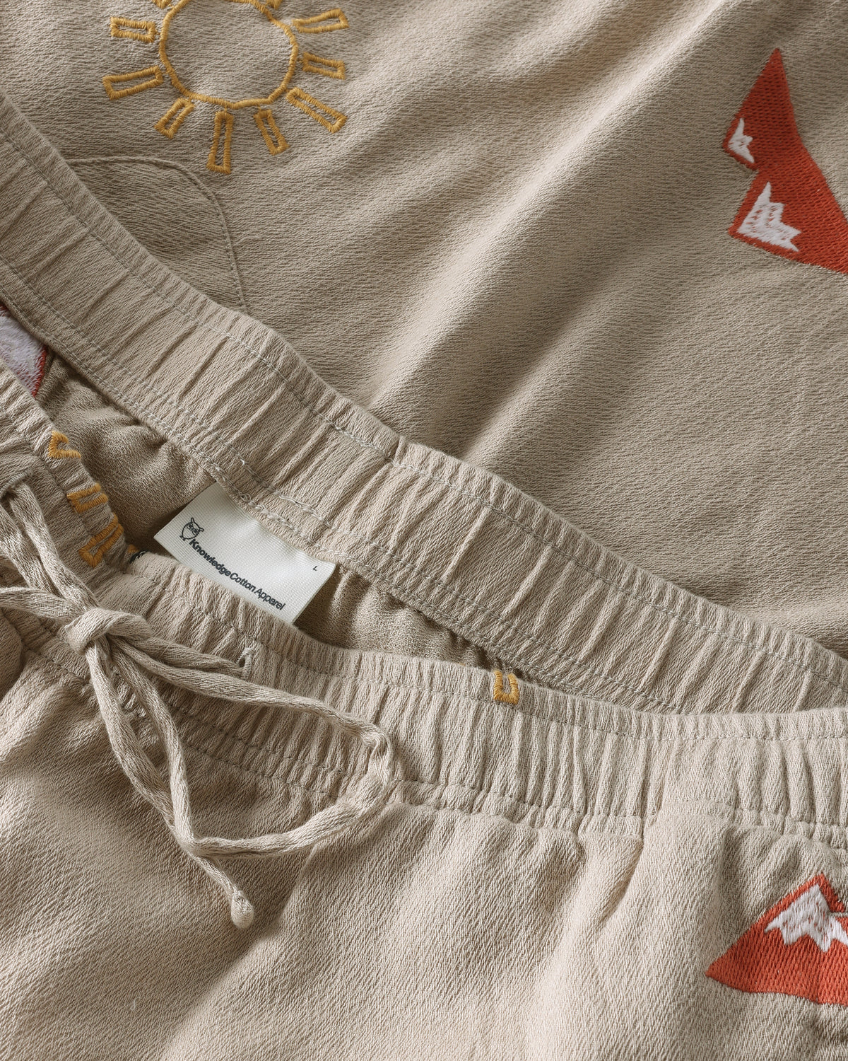 KnowledgeCotton Apparel - MEN Fig loose embroidery shorts Shorts 1228 Light feather gray