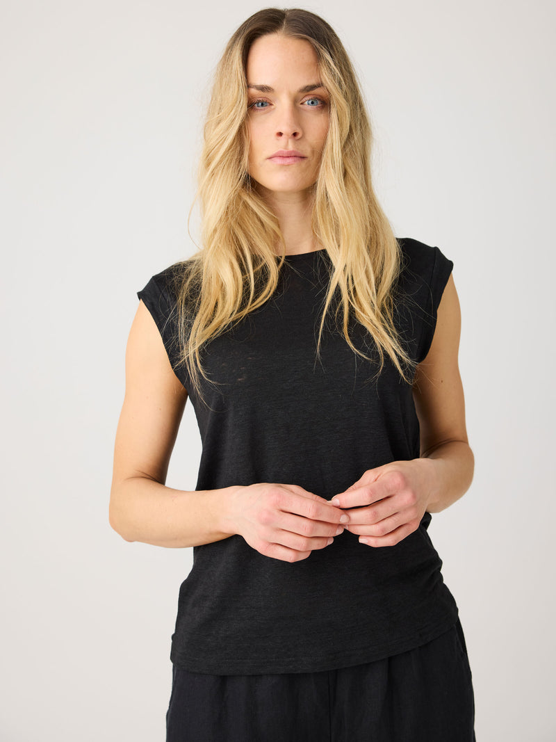 KnowledgeCotton Apparel - WMN Loose fold up linen t-shirt T-shirts 1300 Black Jet