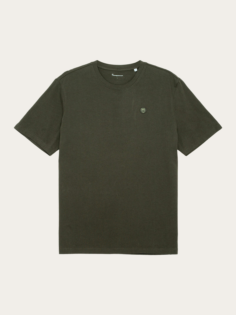 KnowledgeCotton Apparel - MEN Regular fit Badge t-shirt T-shirts 1090 Forrest Night