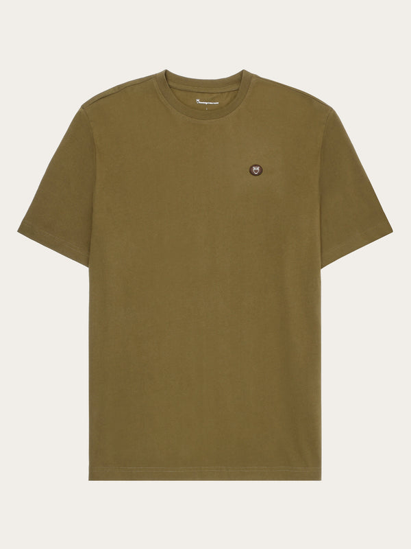 KnowledgeCotton Apparel - MEN Regular fit Badge t-shirt T-shirts 1100 Dark Olive