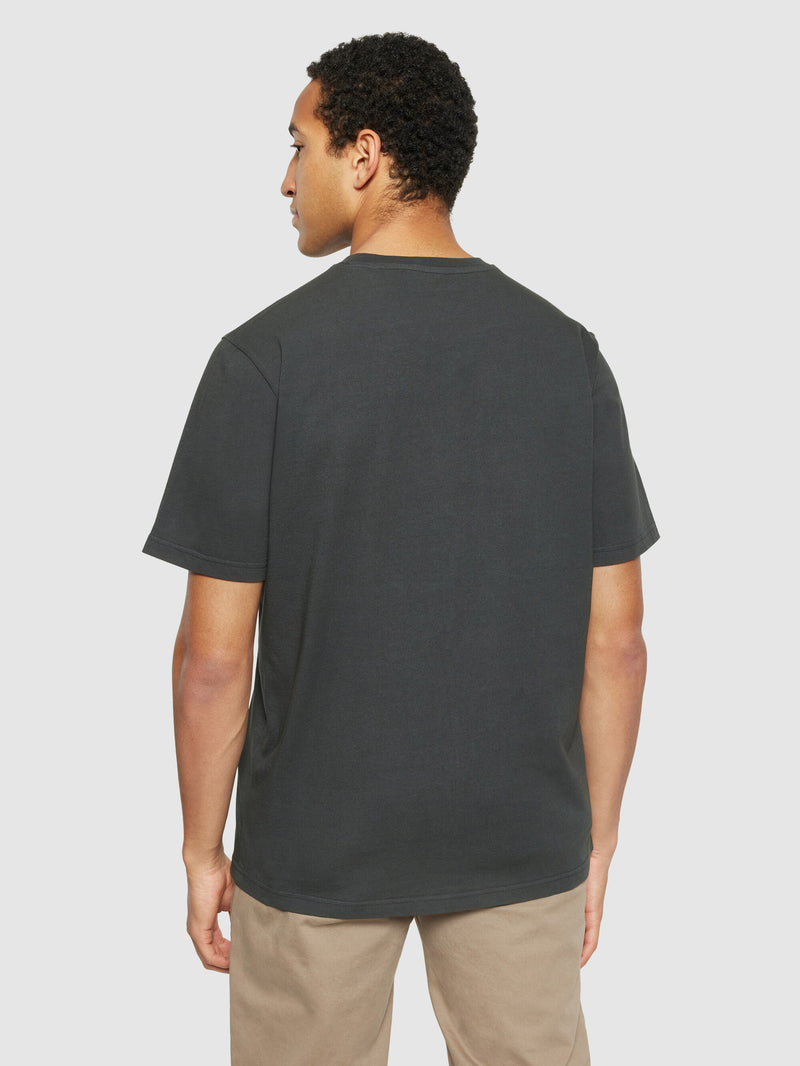 KnowledgeCotton Apparel - MEN Regular fit Badge t-shirt T-shirts 1167 Phantom