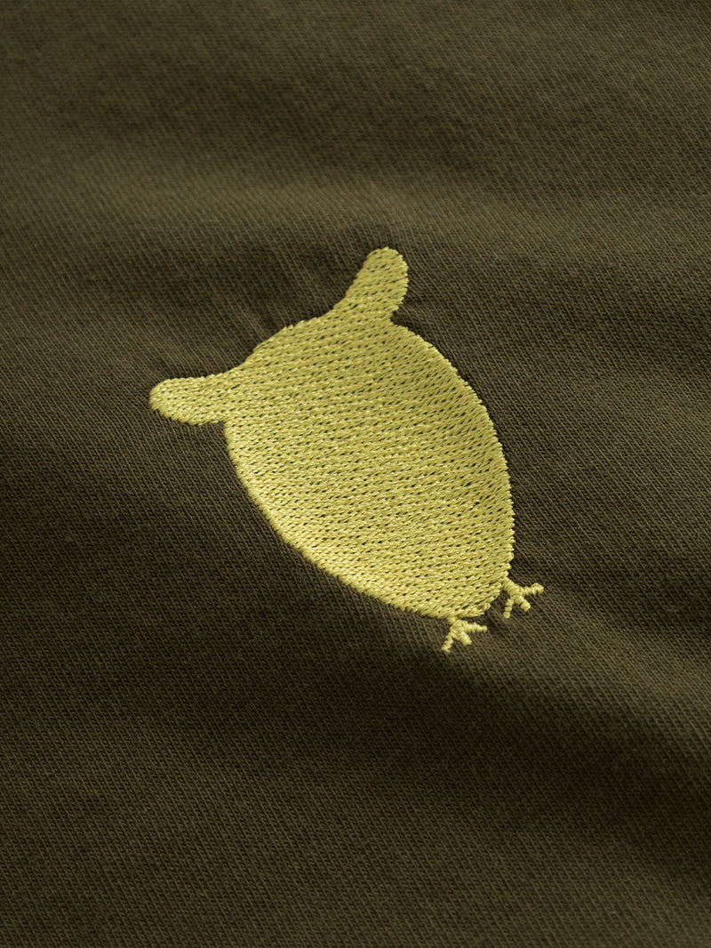 KnowledgeCotton Apparel - MEN Regular fit owl chest embroidery t-shirt T-shirts 1100 Dark Olive