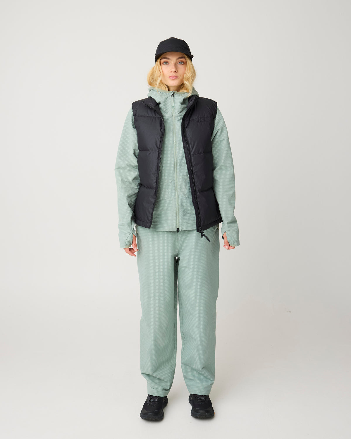 KnowledgeCotton Apparel - WMN Vent 90 puffer vest Vests 1300 Black Jet