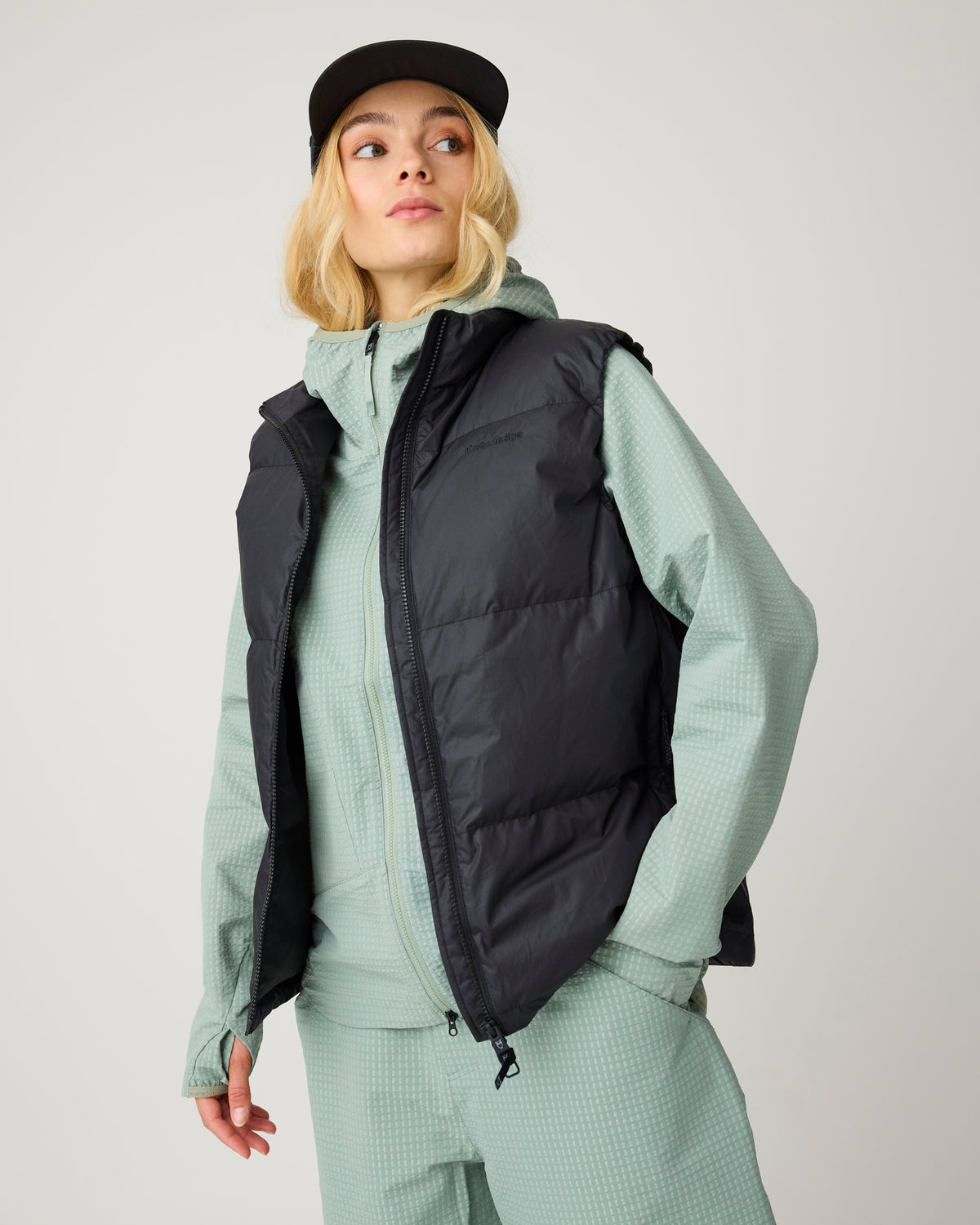 KnowledgeCotton Apparel - WMN Vent 90 puffer vest Vests 1300 Black Jet
