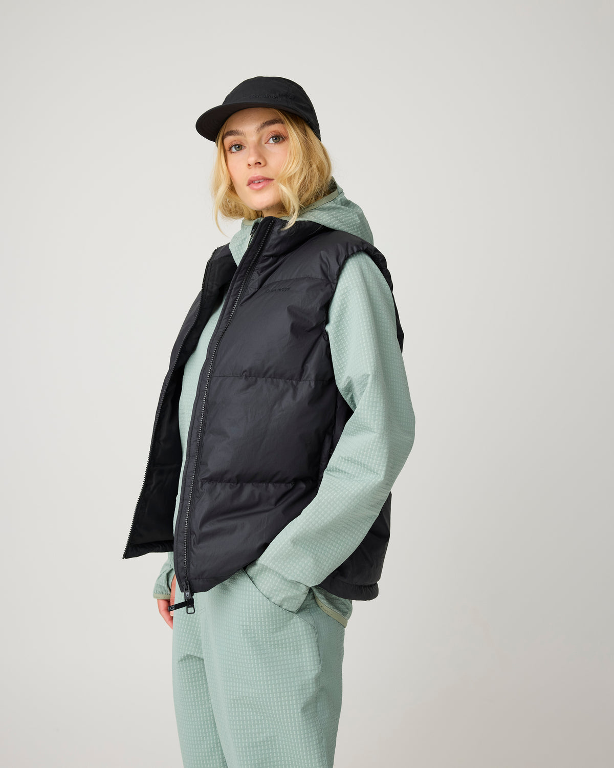 KnowledgeCotton Apparel - WMN Vent 90 puffer vest Vests 1300 Black Jet