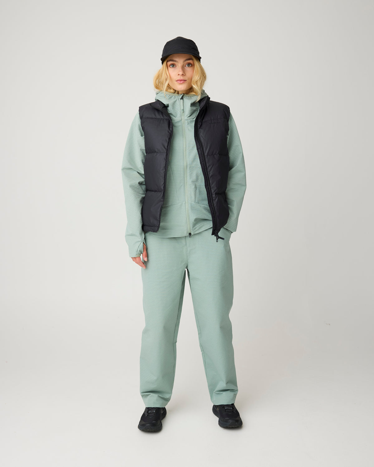 KnowledgeCotton Apparel - WMN Vent 90 puffer vest Vests 1300 Black Jet