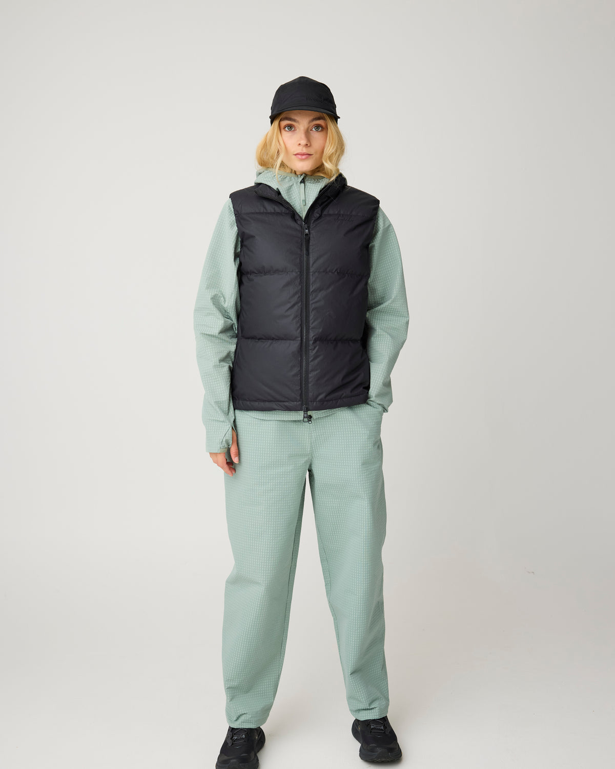 KnowledgeCotton Apparel - WMN Vent 90 puffer vest Vests 1300 Black Jet